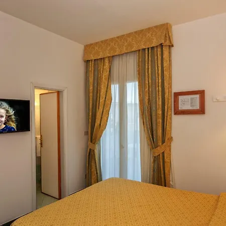 Marzia 3* Марина-ди-Пьетрасанта