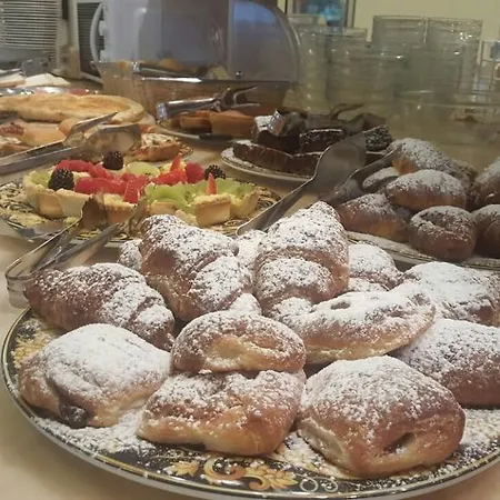 Marzia Готель 3*