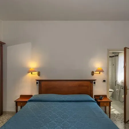 Marzia Готель Марина-ді-П'єтразанта